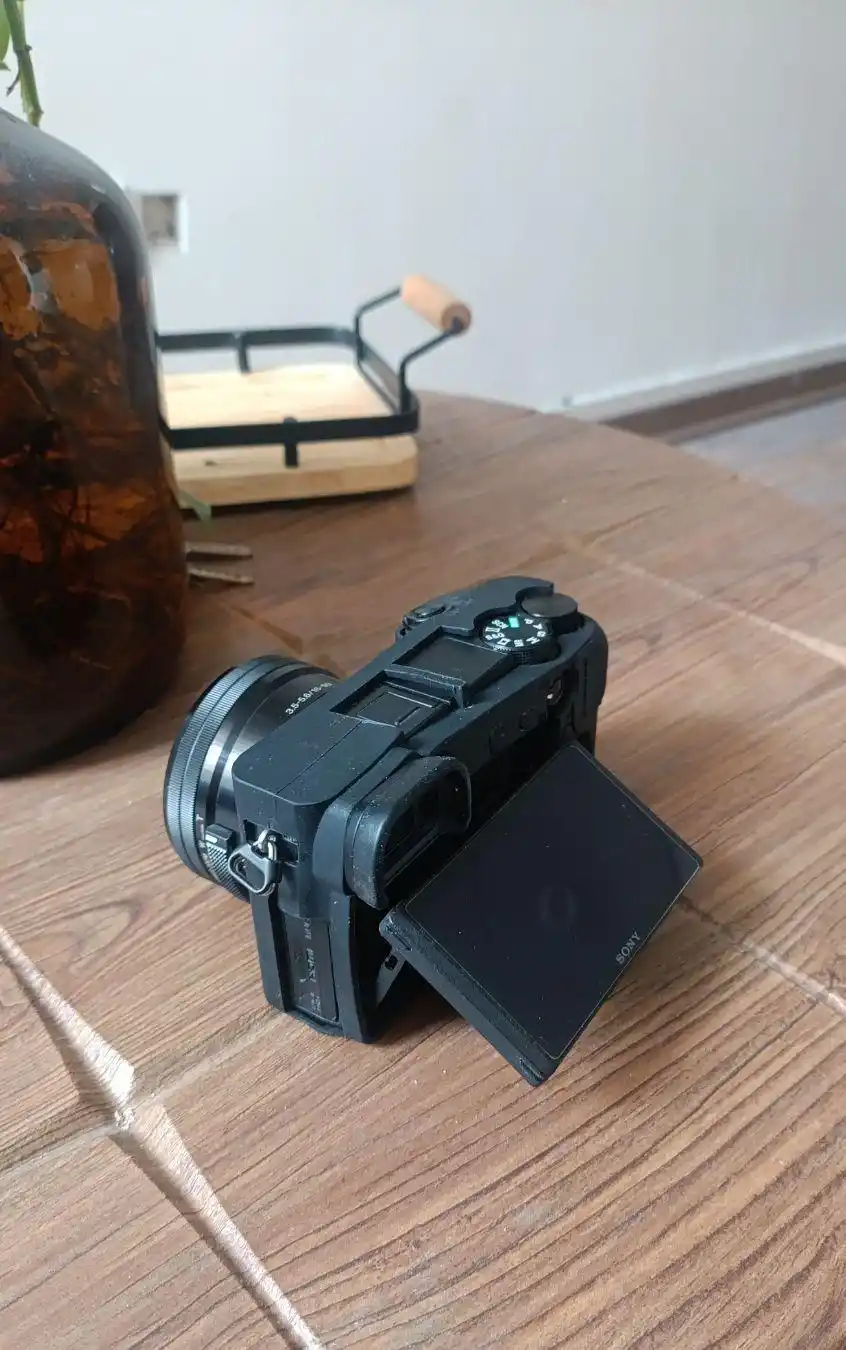 دوربین Sony A6400 بسیار کم کارکرد و خوش قیمت body دست دو