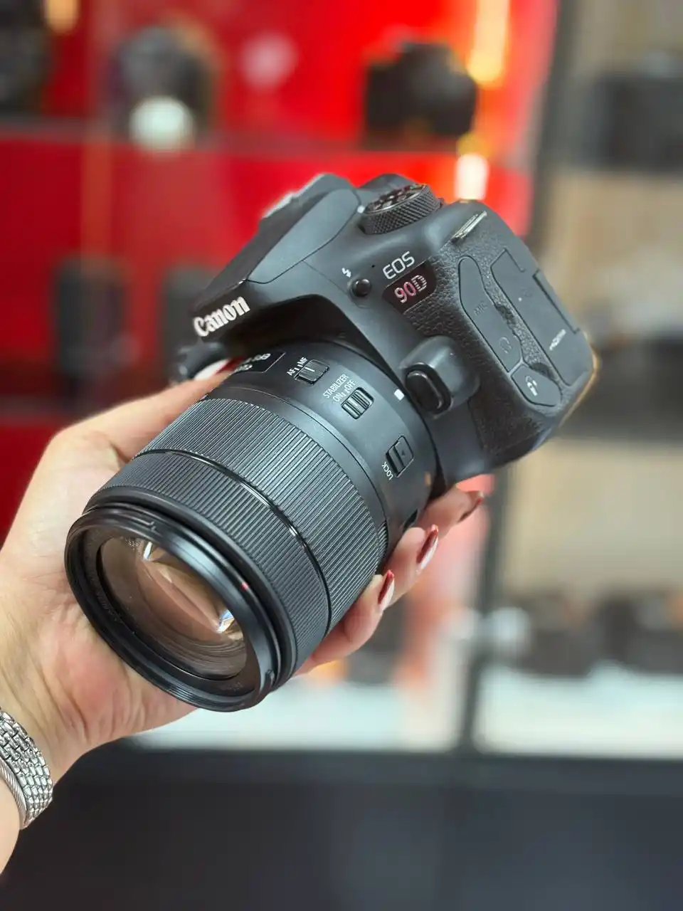 Canon 90D دست دو