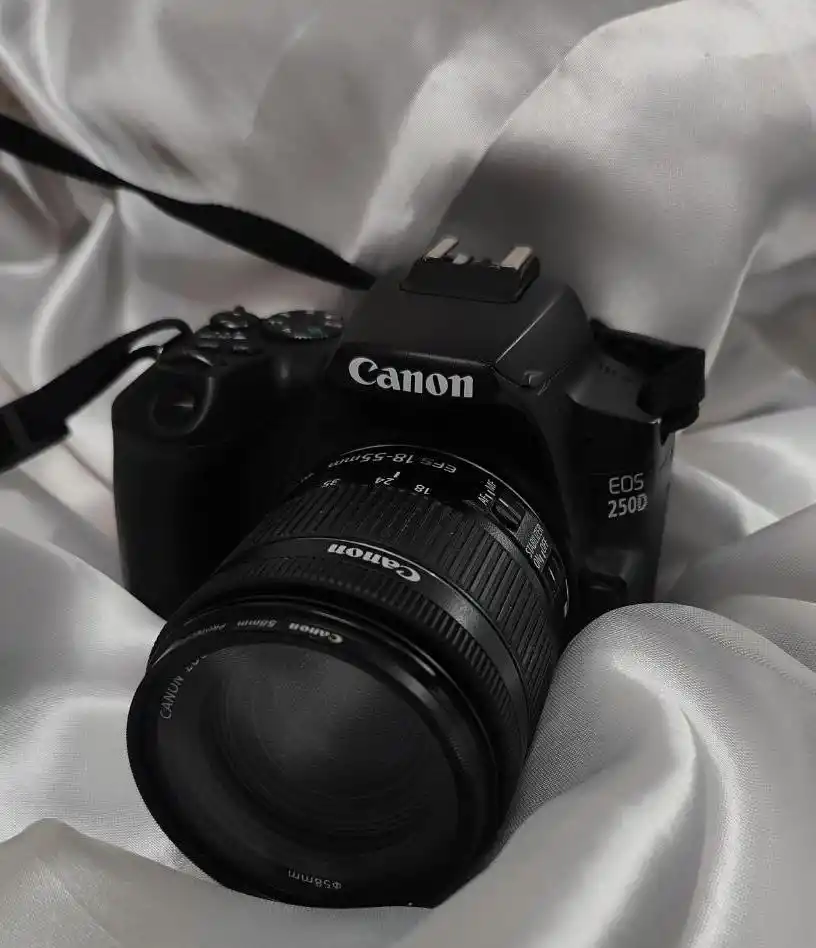 دوربین 250D کنون به همراه لنز STM 18-55 دست دو