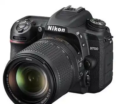 دوربین عکاسی d7500 نیکون همراه لنر ۵۰ f1.8 دست دو