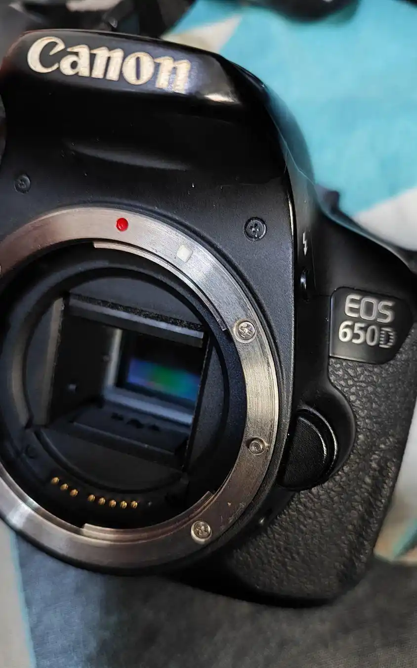 دوربین کنون۵۶۰ و لنز ۲۰۰ ۱۸ دست دو