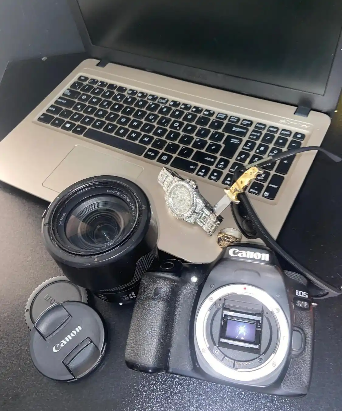 دوربین canon 80d دست دو