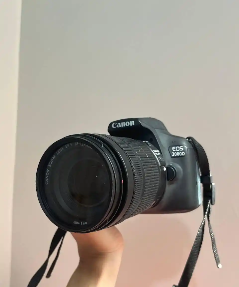 دوربین کنون 2000D با لنز 18/135 دست دو