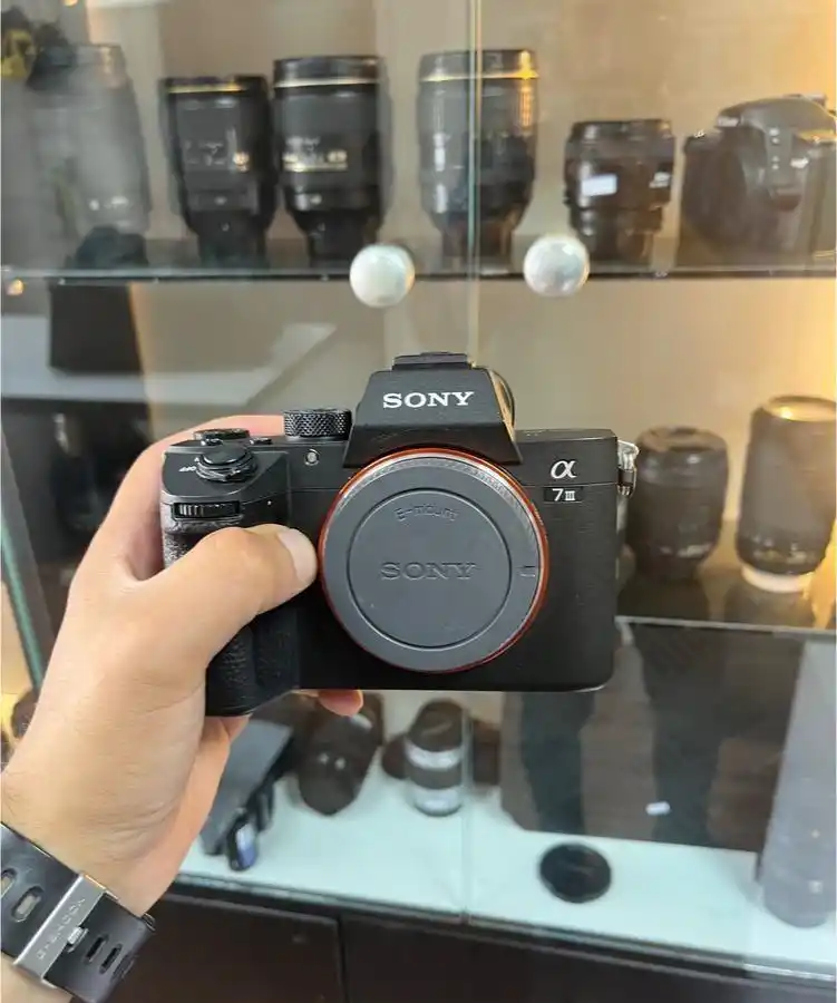 Sony a7iii بدنه دست دو