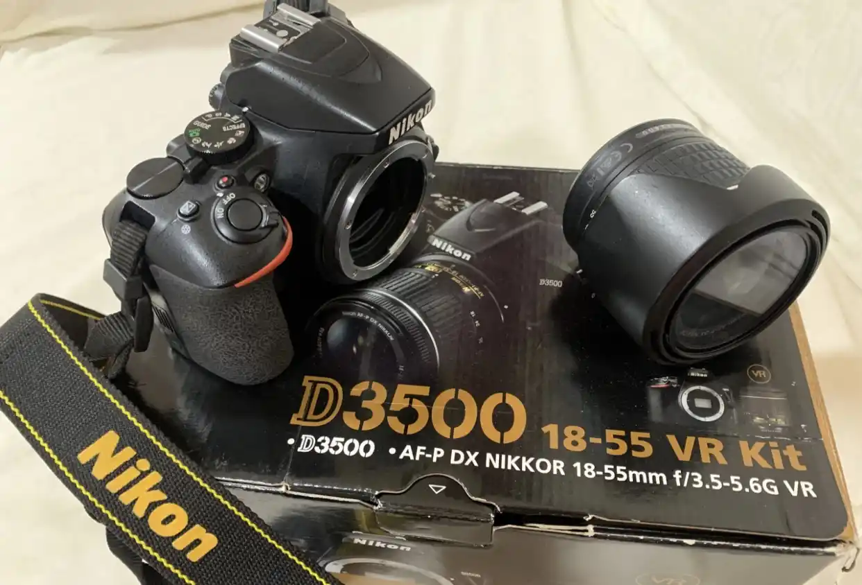 دوربین نیکون D3500 دست دو