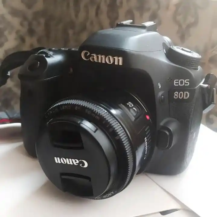 دوربین کنون 80D - ده هزار شات دست دو