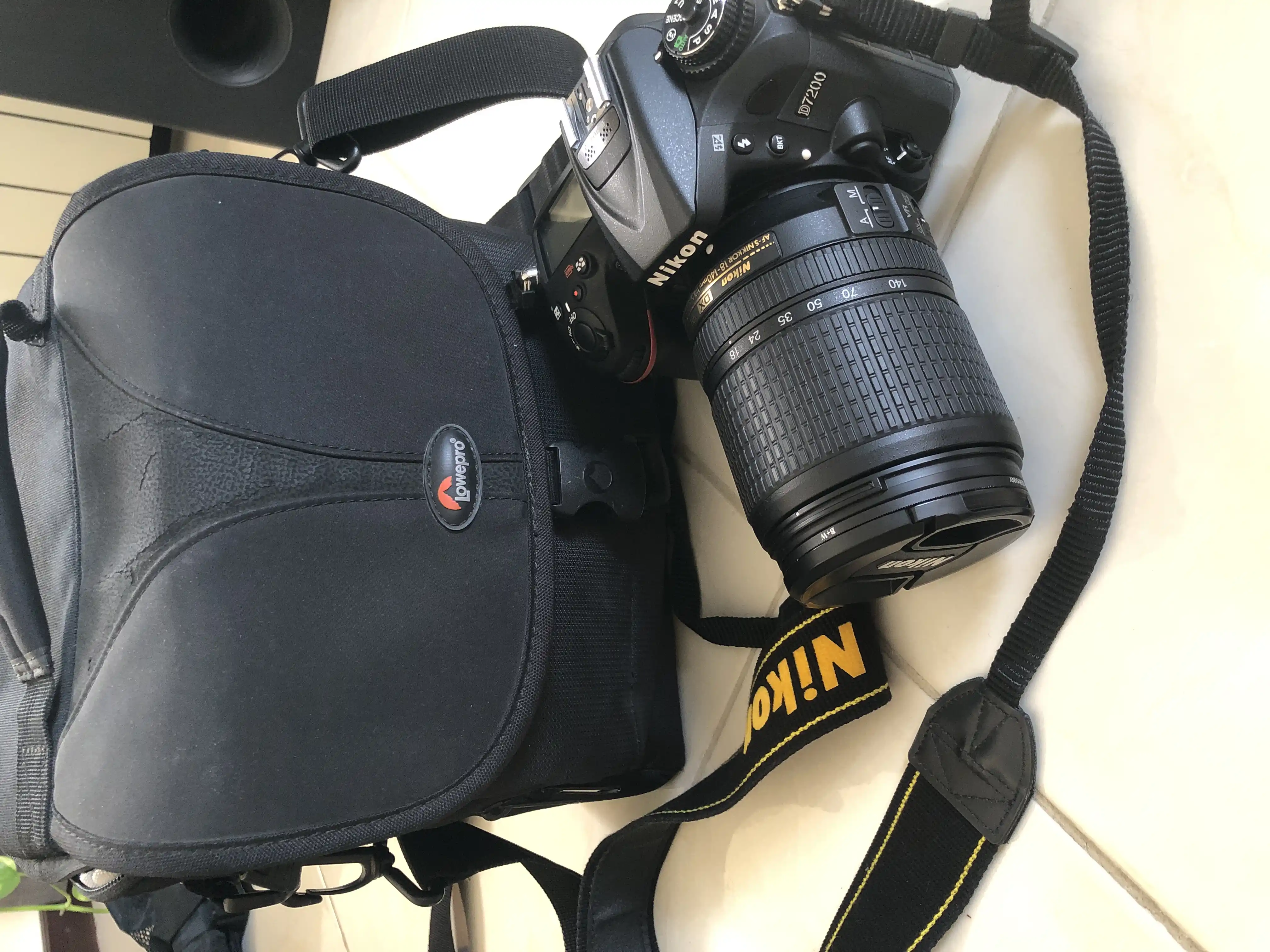 نیکون D7200(۵هزار شات) دست دو