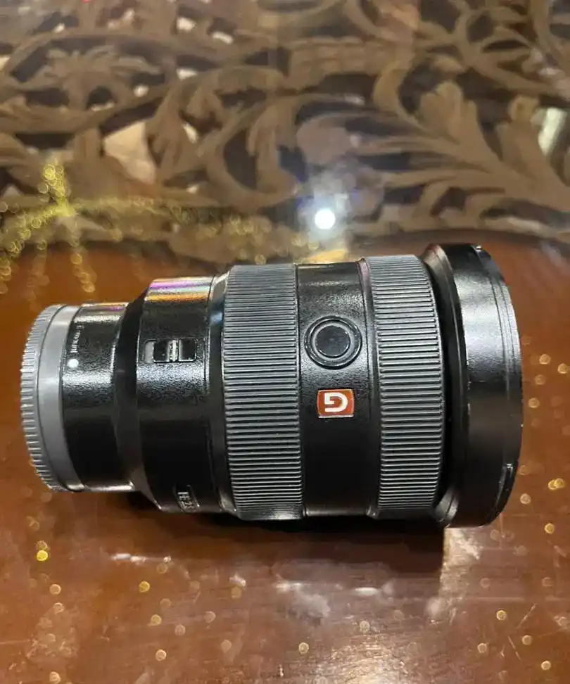 لنزسونی Sony FE 16-35mm f/2.8 GM دست دو