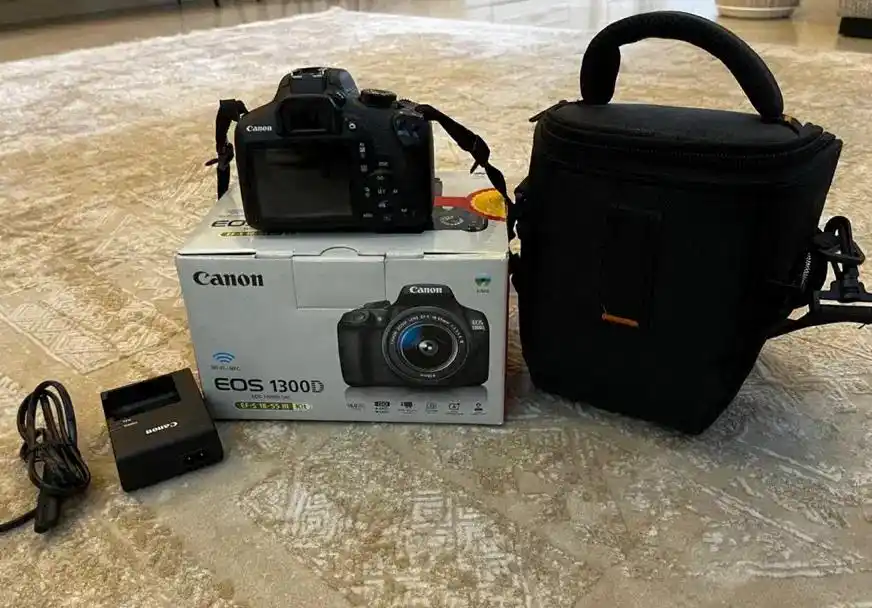 دوربین canon 1300d دست دو
