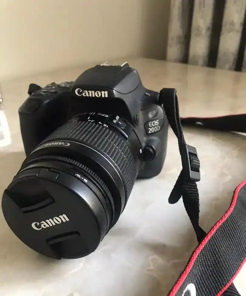 دوربین ۲۰۰D بسیار تمیز دست دو