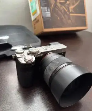 دوربین سونی الفا 7c ii به همراه لنز سیگما ۲۴-۷۰ دست دوم