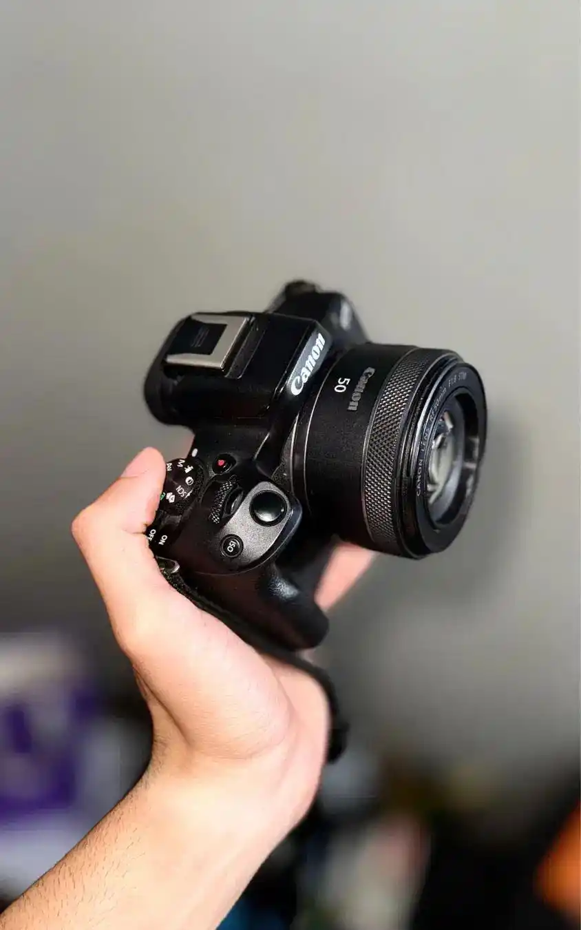 دوربین Canon R50 دست دو