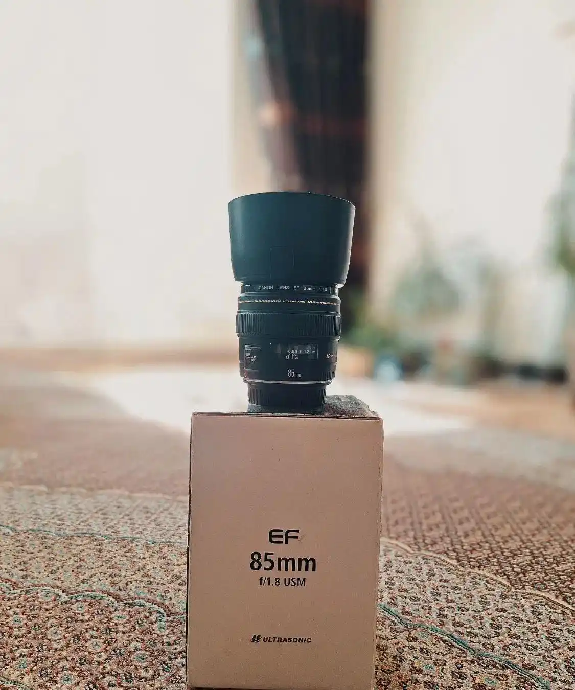 لنز 85mm کانن دست دو