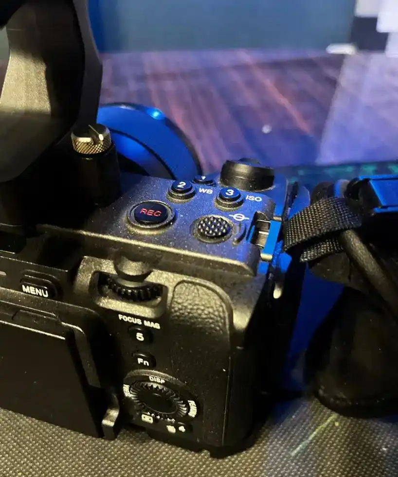 دوربین sony fx3 به همراه کیج smallrig دست دو