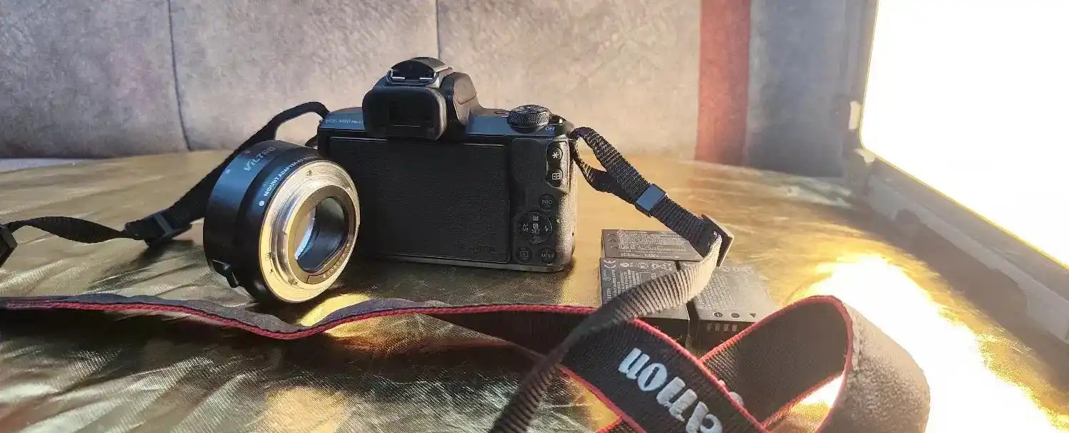 دوربین M50 mark ii دست دو