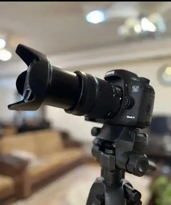 دوربین کنون دست دو