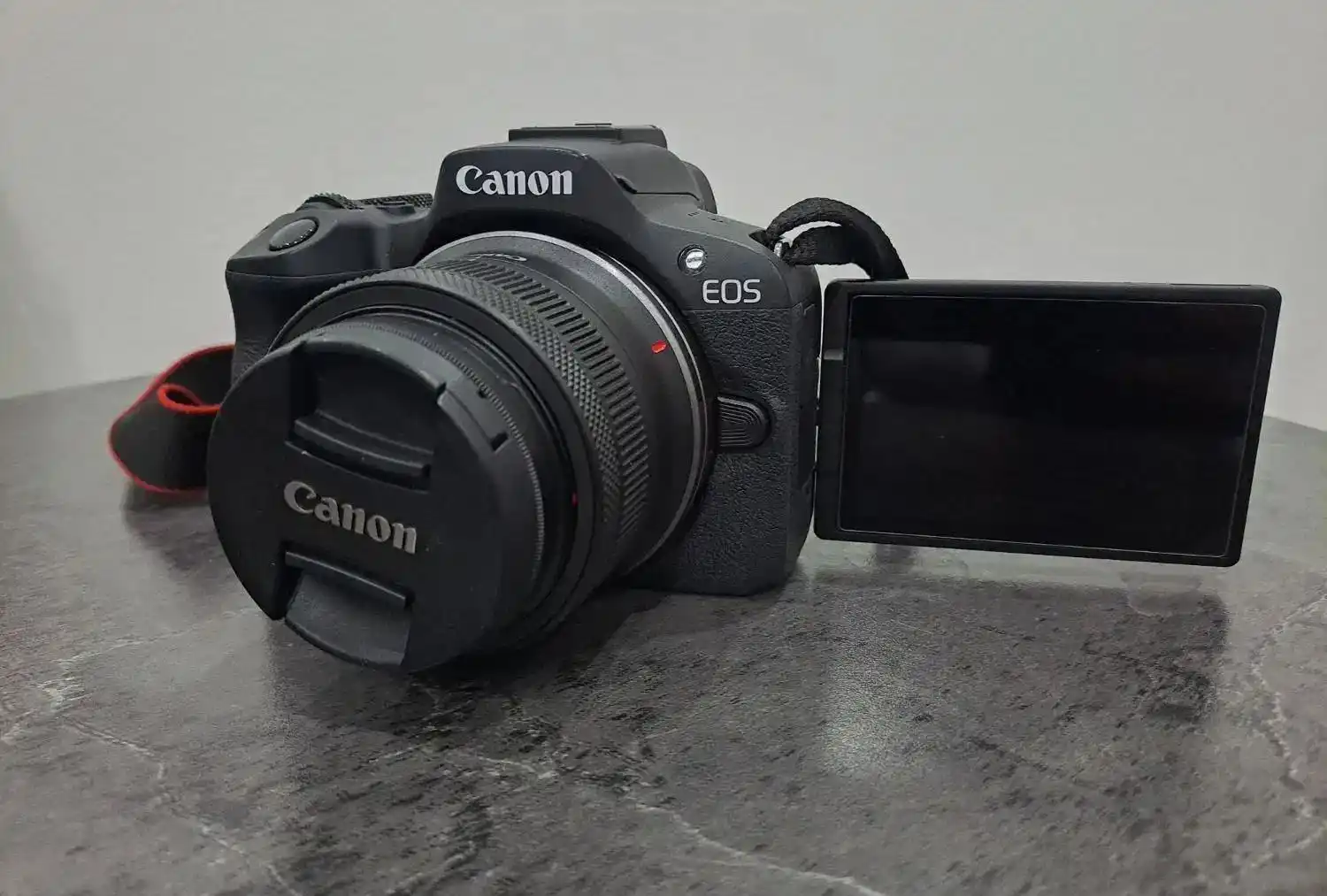 دوربین Canon EOS R50 دست دو