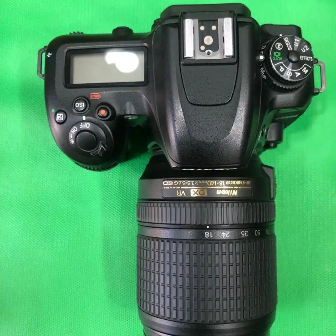 دوربین 7500D نیکون دست دو