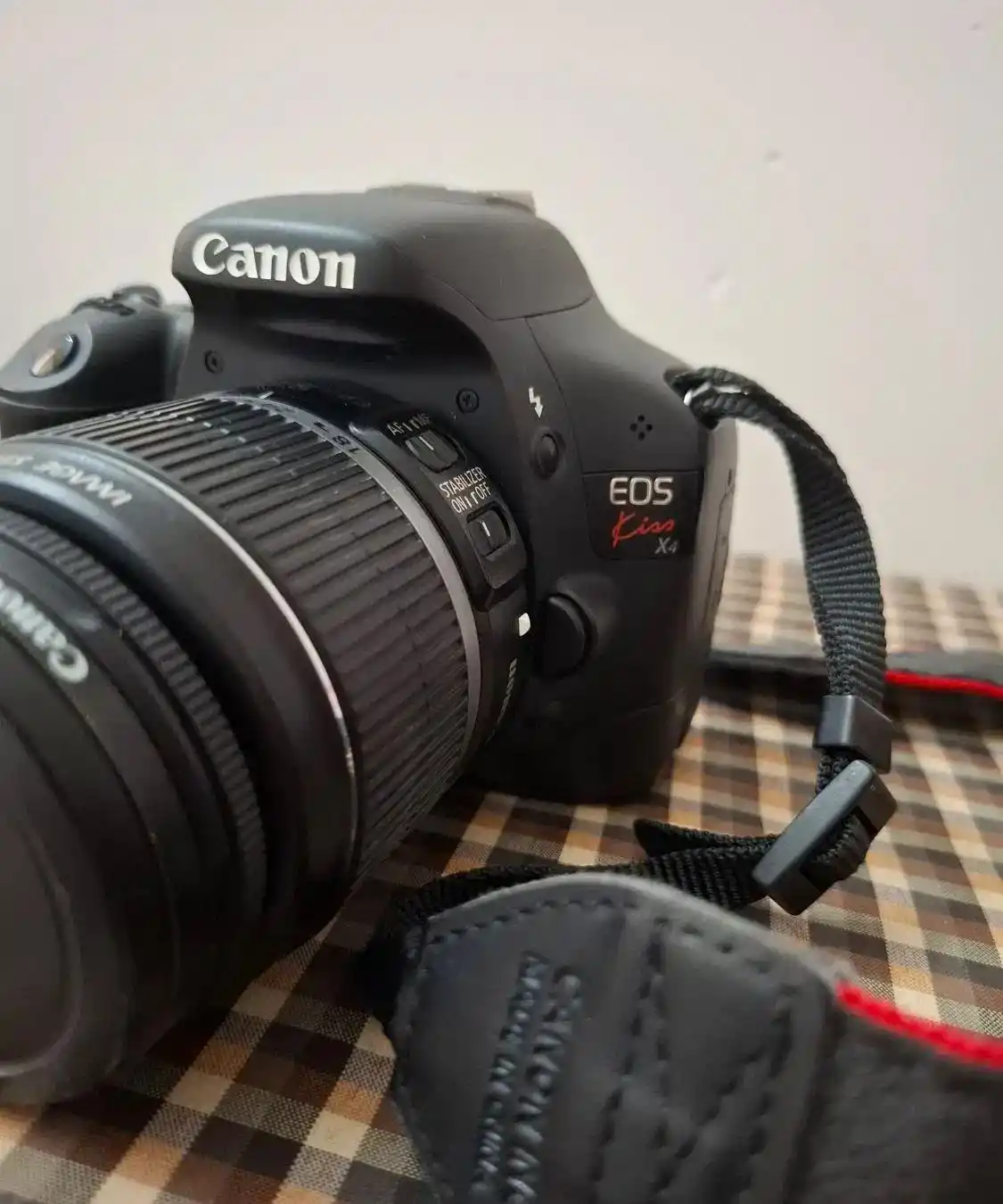 دوربین canon مدل d550 یا kiss X4 دست دو