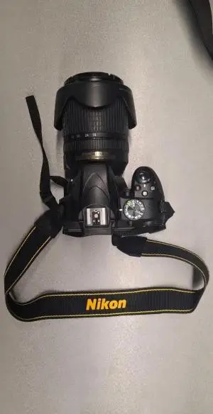 نیکون ۳۳۰۰ کم شات + جانبی + کارتن دست دوم