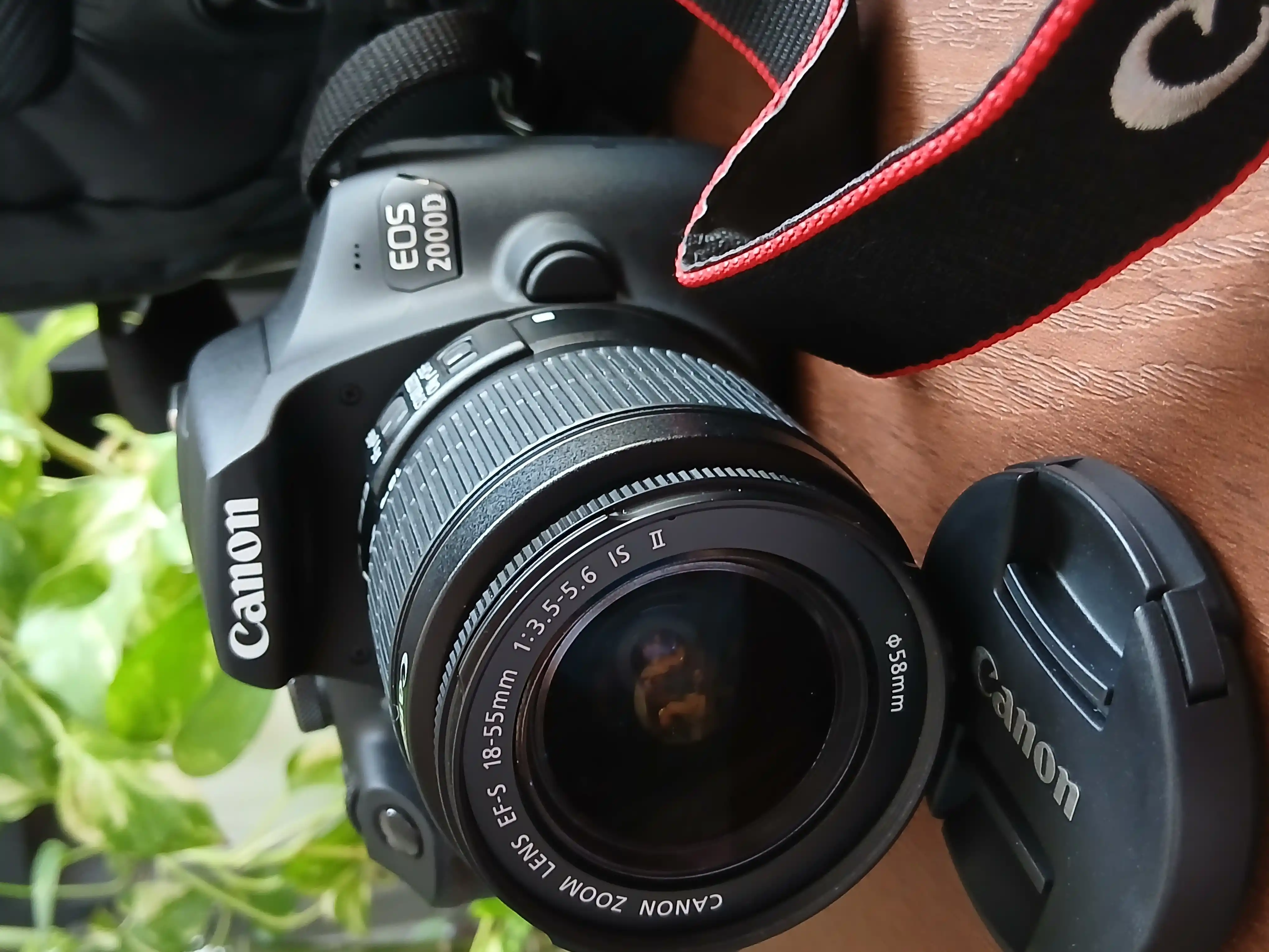 Canon D2000 دست دو