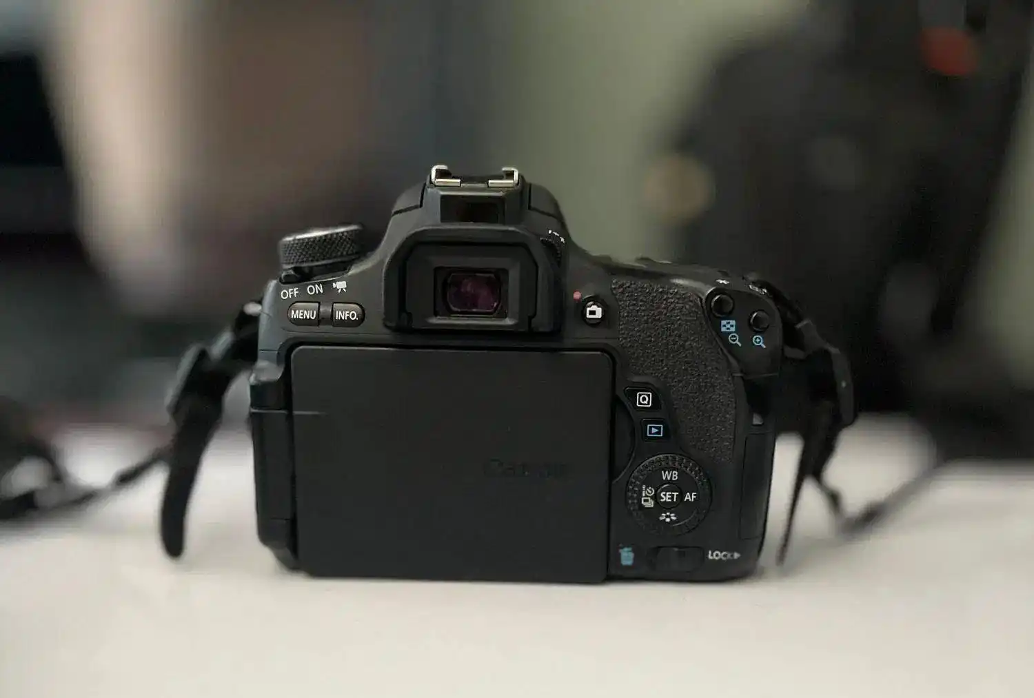 دوربین کانن 760d به همراه لنز 50mm f1.8 دست دو