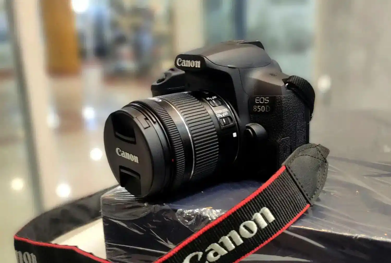 دوربین حرفه‌ای Canon EOS 850D دست دو