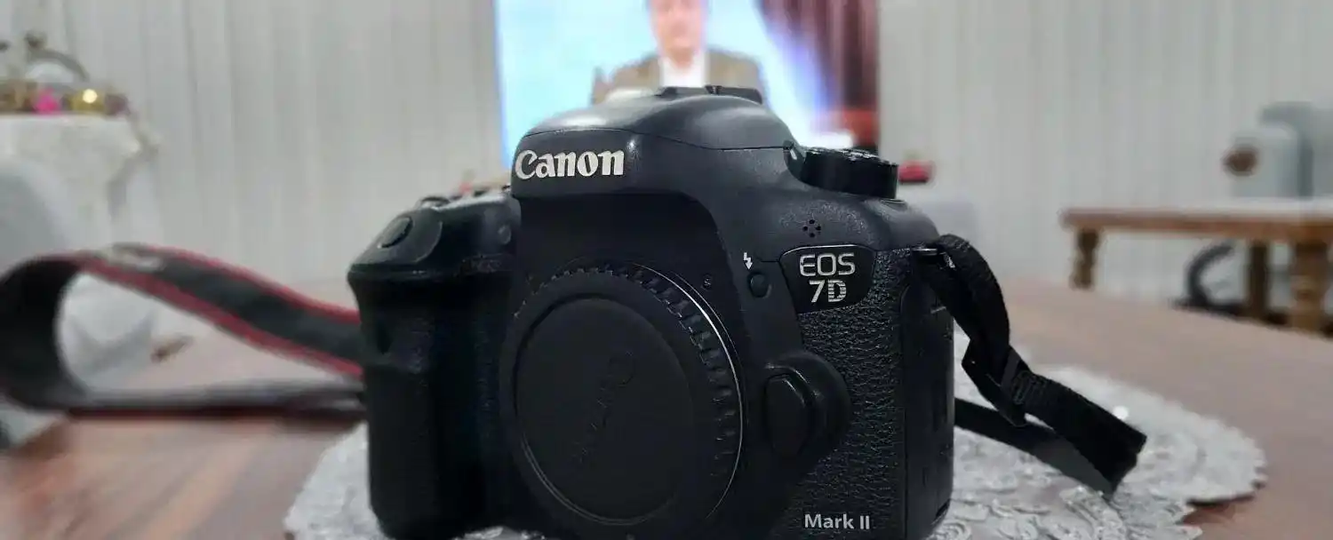 دوربین کنون 7دی مارک۲ دست دو