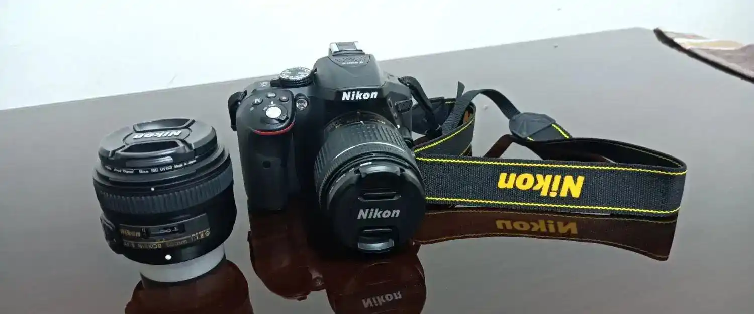 دوربین نیکون D5300 و دو عدد لنز 50mm و 18-55 دست دو