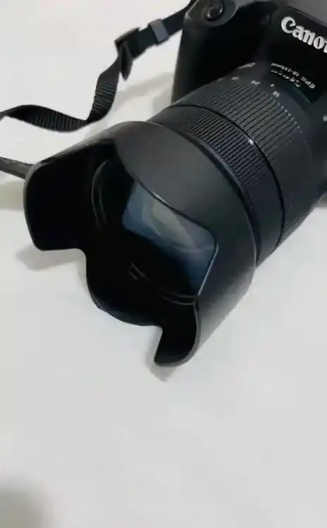 دوربین 850D canonهمراه با لنز 18-135 دست دو