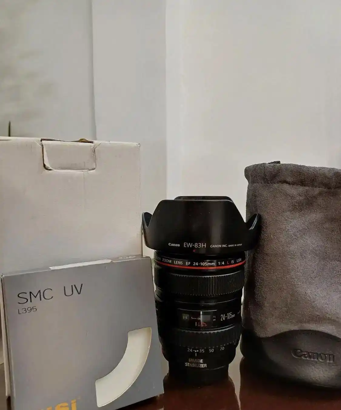 Canon 24-105 f4 همراه هود و فیلتر دست دو