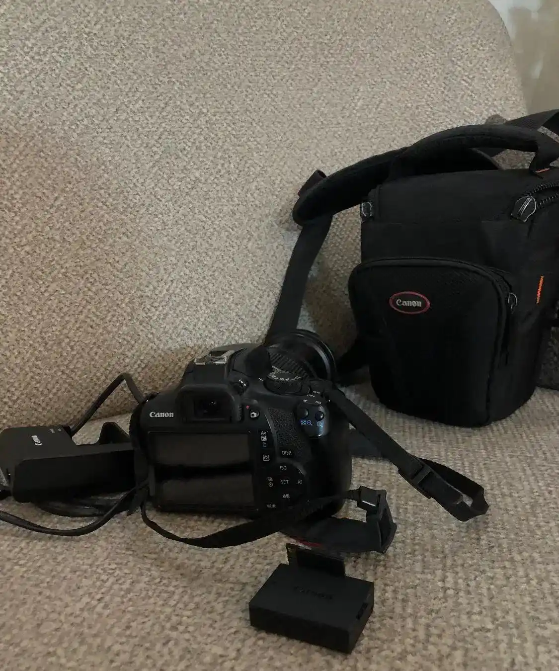 دوربین canon 1300D دست دو