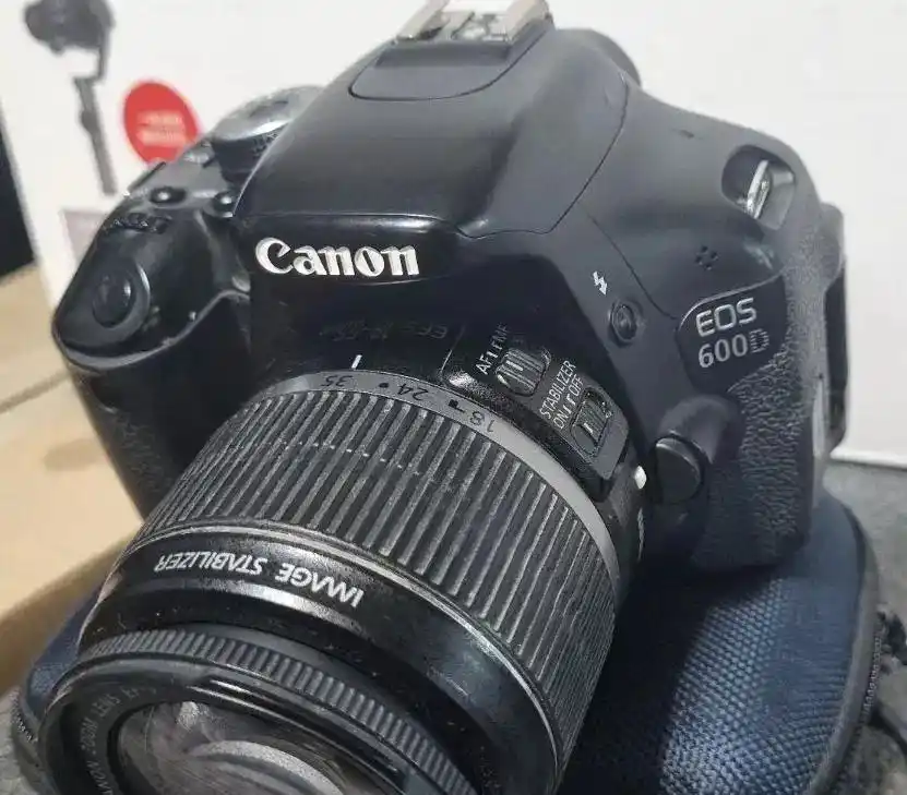 دوربین عکاسی کنون 600D دست دو