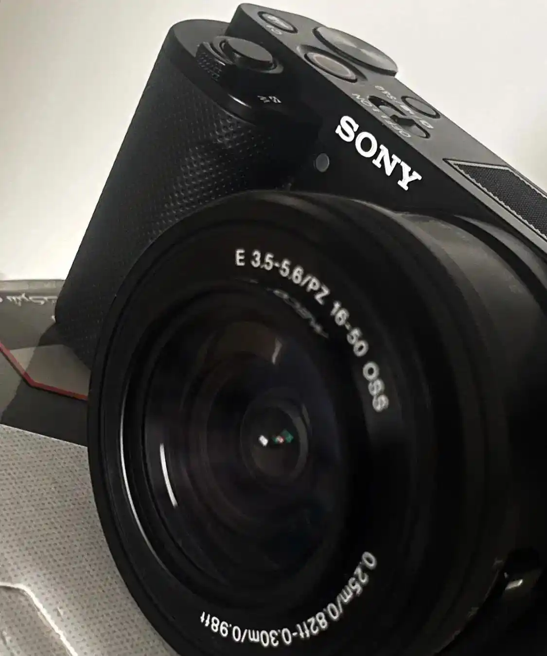 دوربین Sony ZV-E10 با لنز و ۱۷ ماه گارانتی دست دو