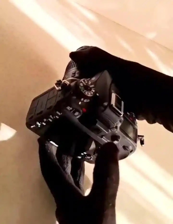 دوربین Nikon d7100 نیکون ۳هزارشات با لنز ۱۸-۵۵ دست دو