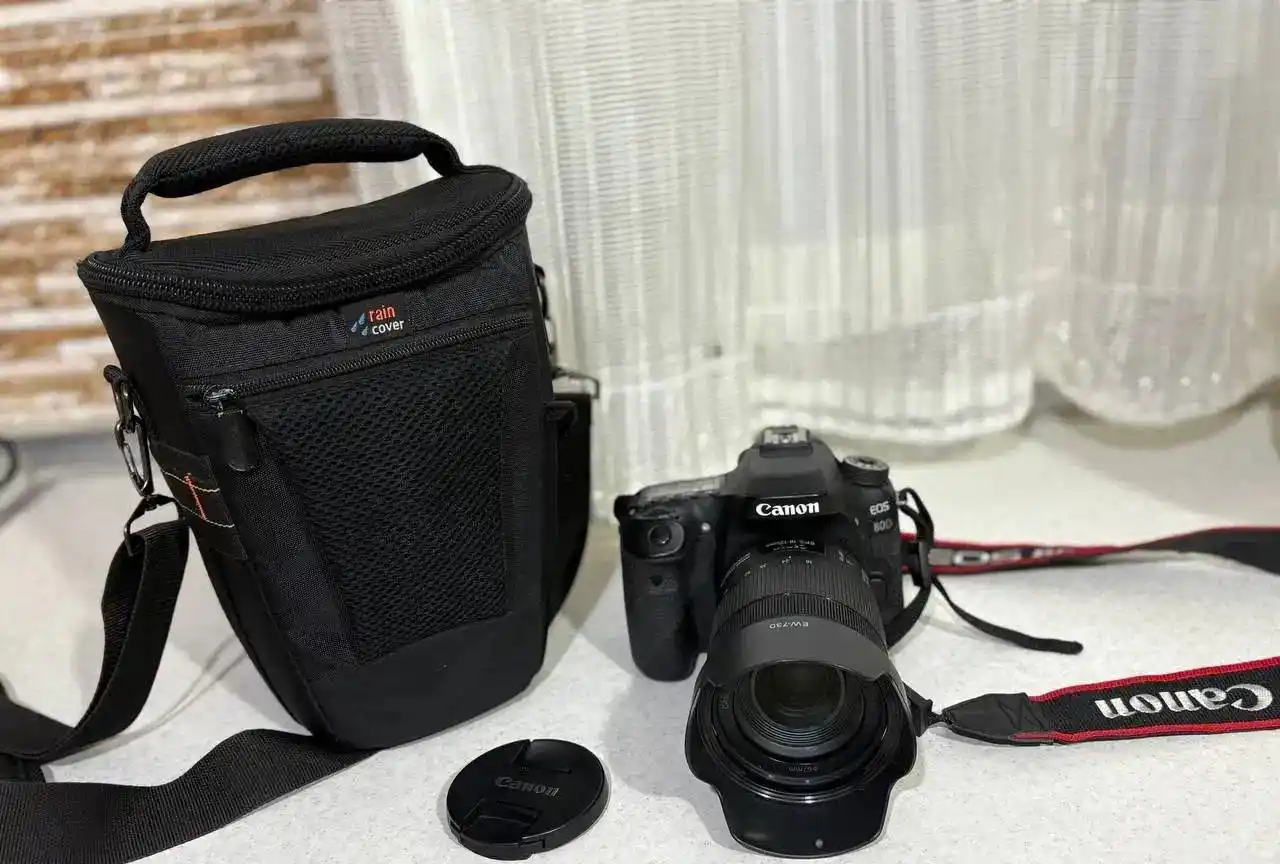 دوربین 80d 18-135 canon دست دو