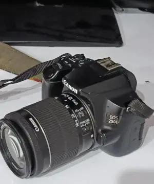 دوربین عکاسی کنون 250D همه با هم 55 تومن درحدنونو دست دوم