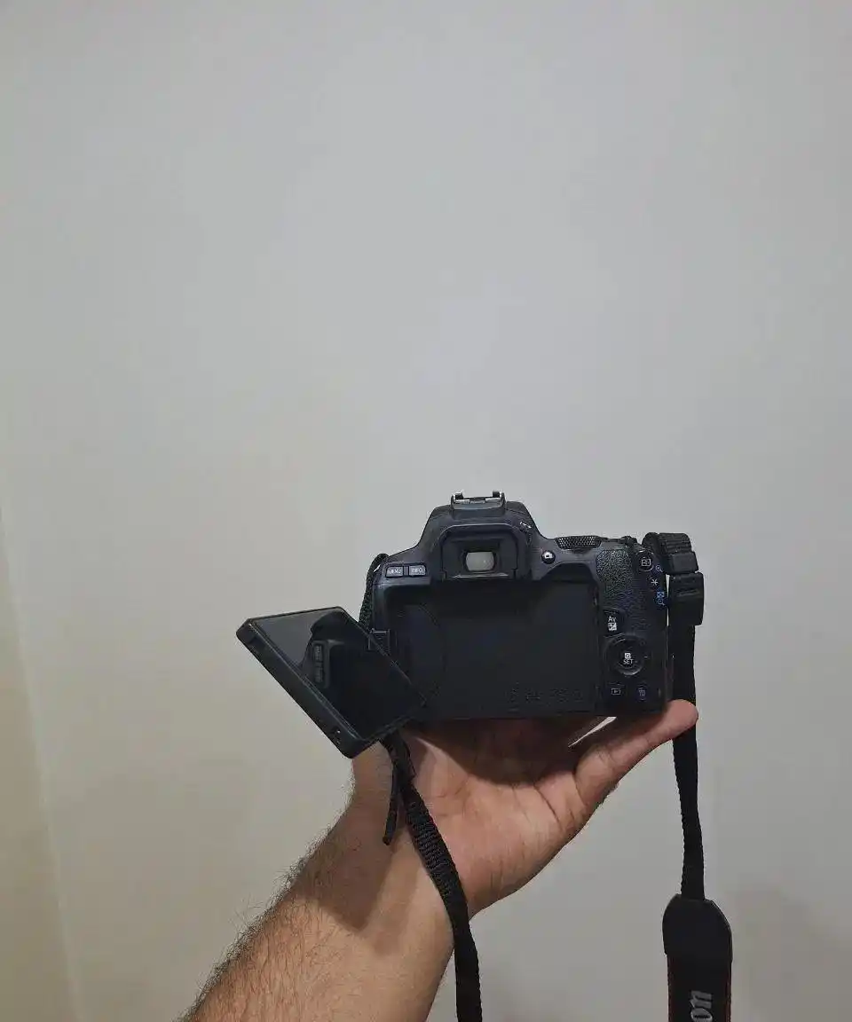 دوربین کنون ۲۵۰d دست دو