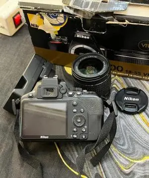 دوربین نیکون D3500 بسیار تمیز دست دوم