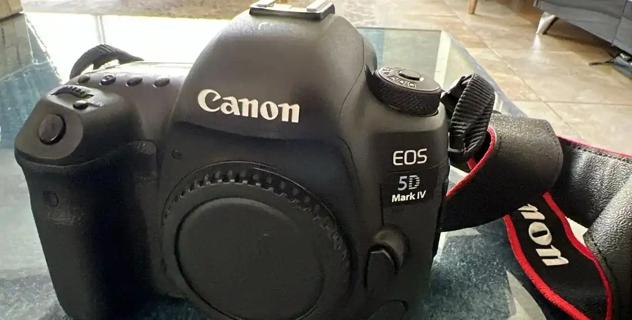 پک کامل دوربین Canon 5d مارک IV به همراه 2 عدد لنز دست دو