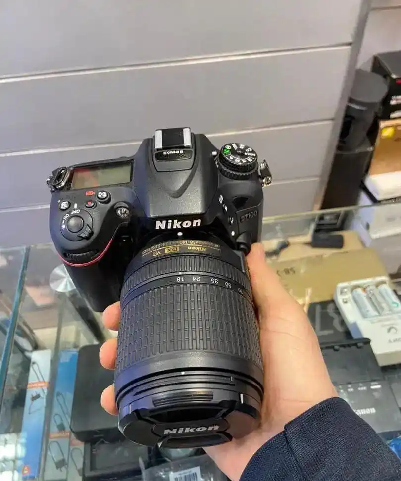 دوربین DSLR نیکون D7100 دست دو