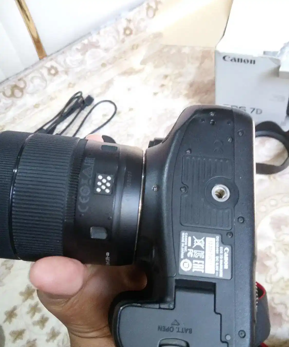 EOS 7D Mark ll دست دو