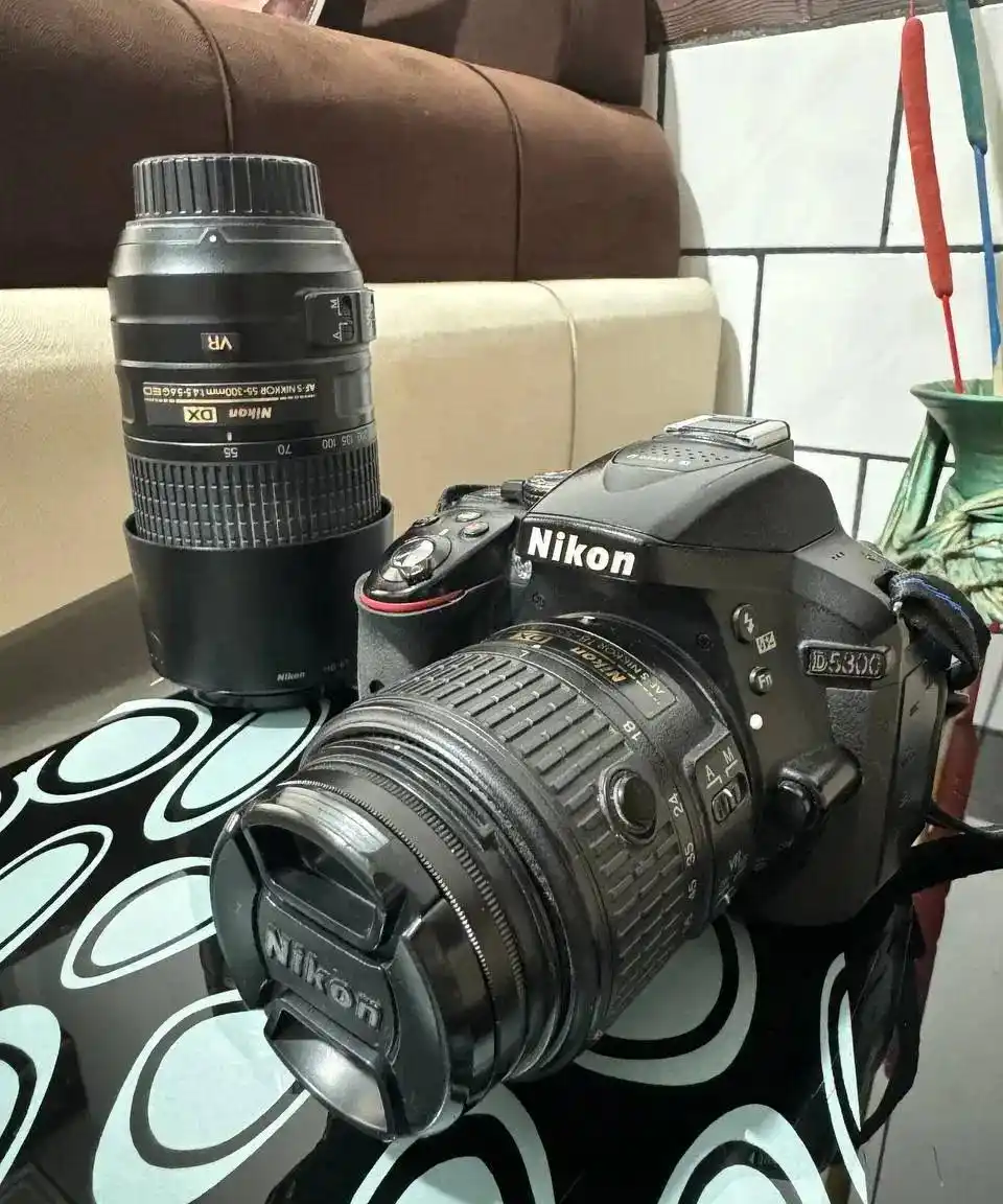 دوربین  Nikon  D5300 دست دو