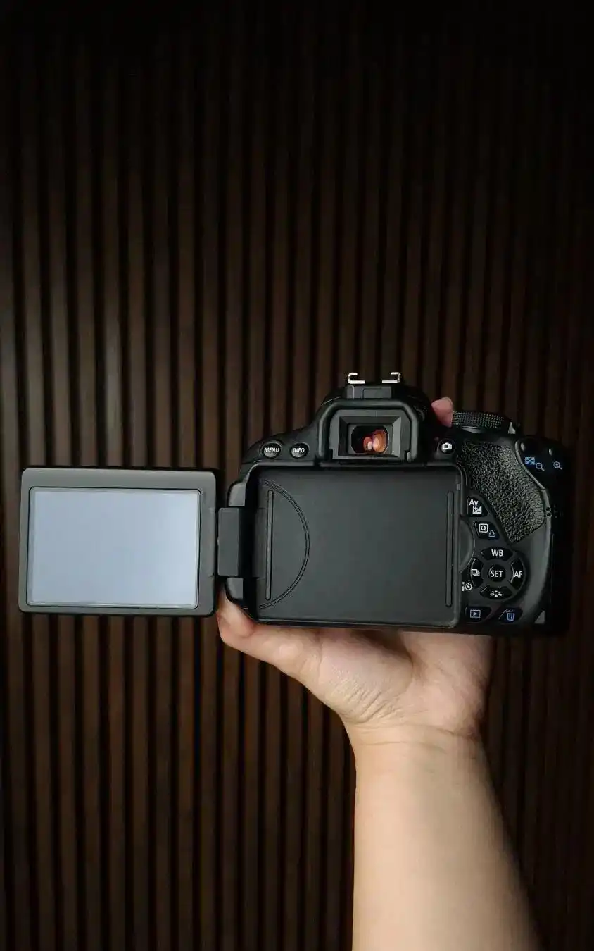 بدنهcanon 700d رو دارم میفروشم 34kشات خورده دست دو