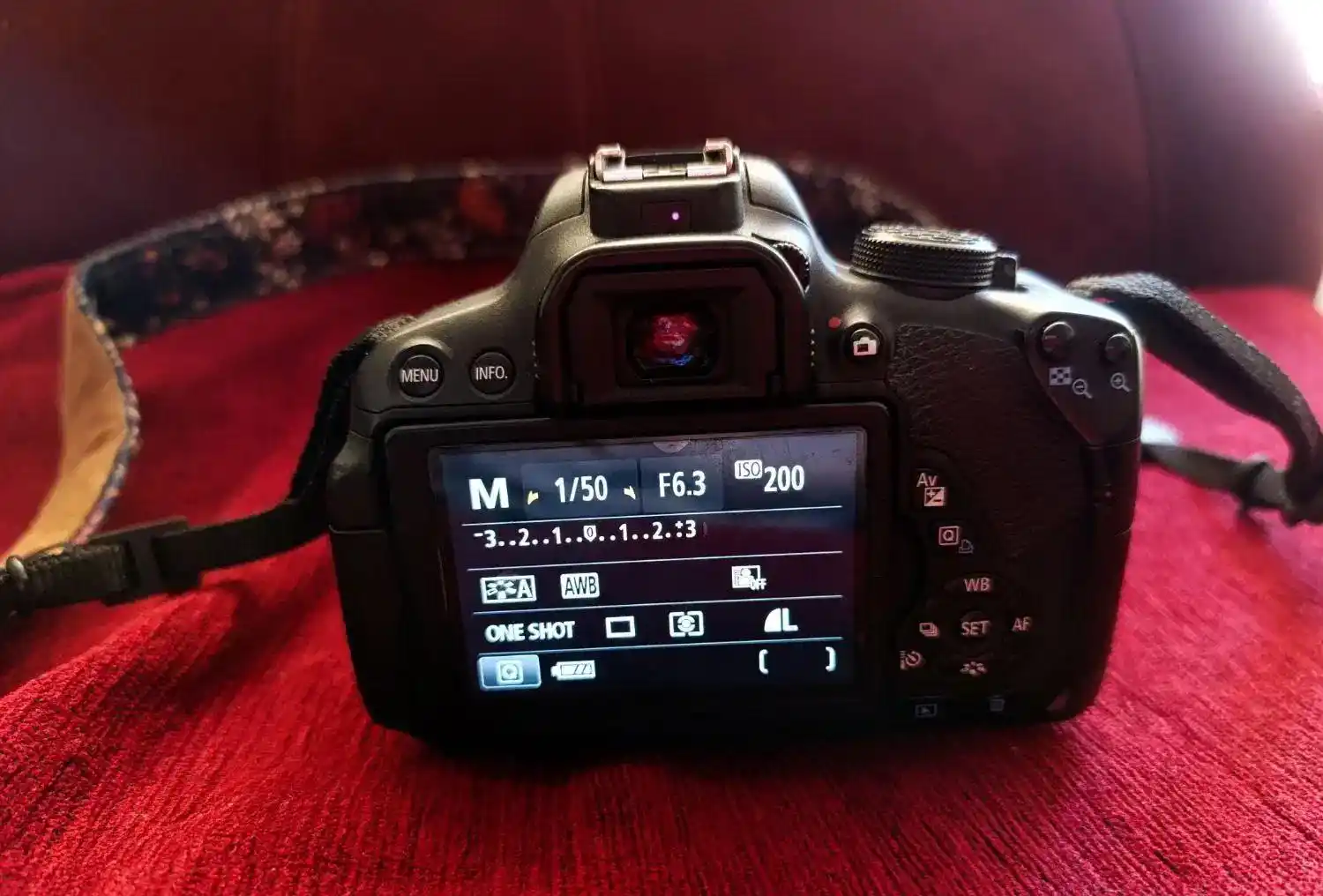 دوربین کنون تمیز دست دو