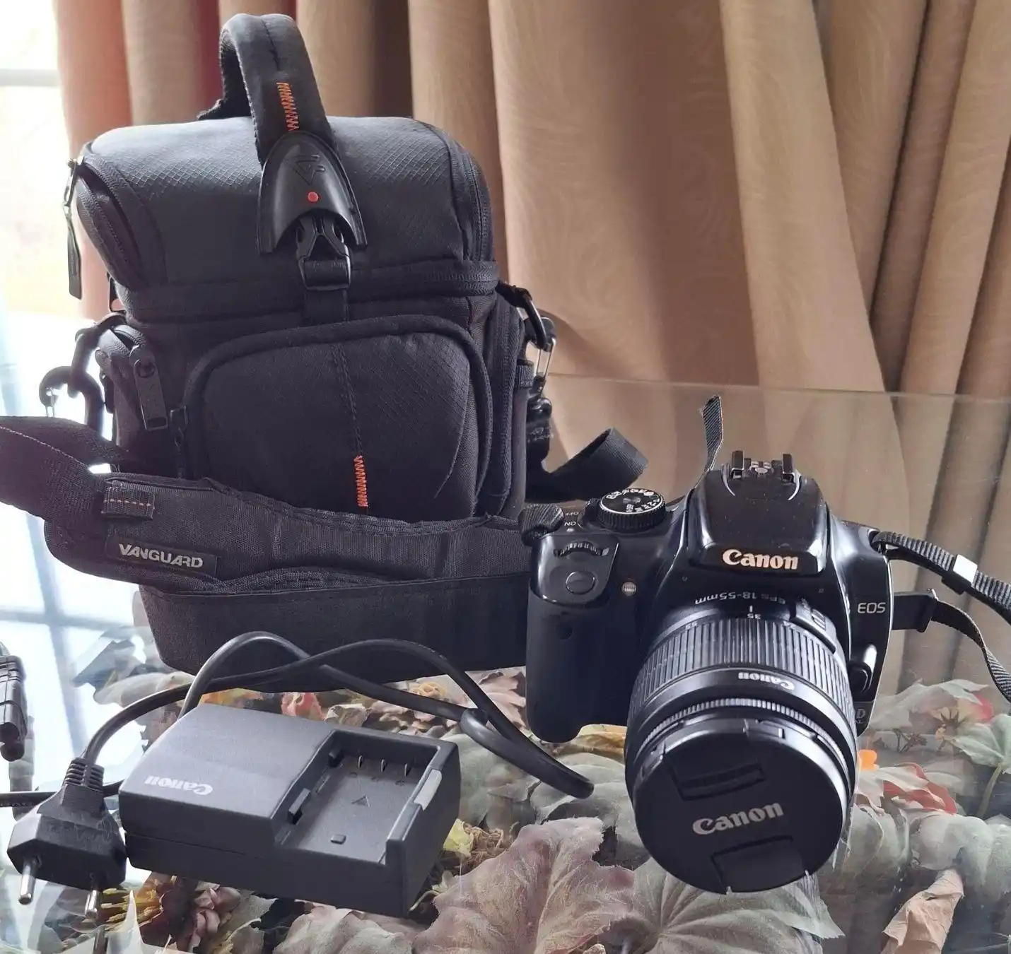 دوربین کنون دست دو