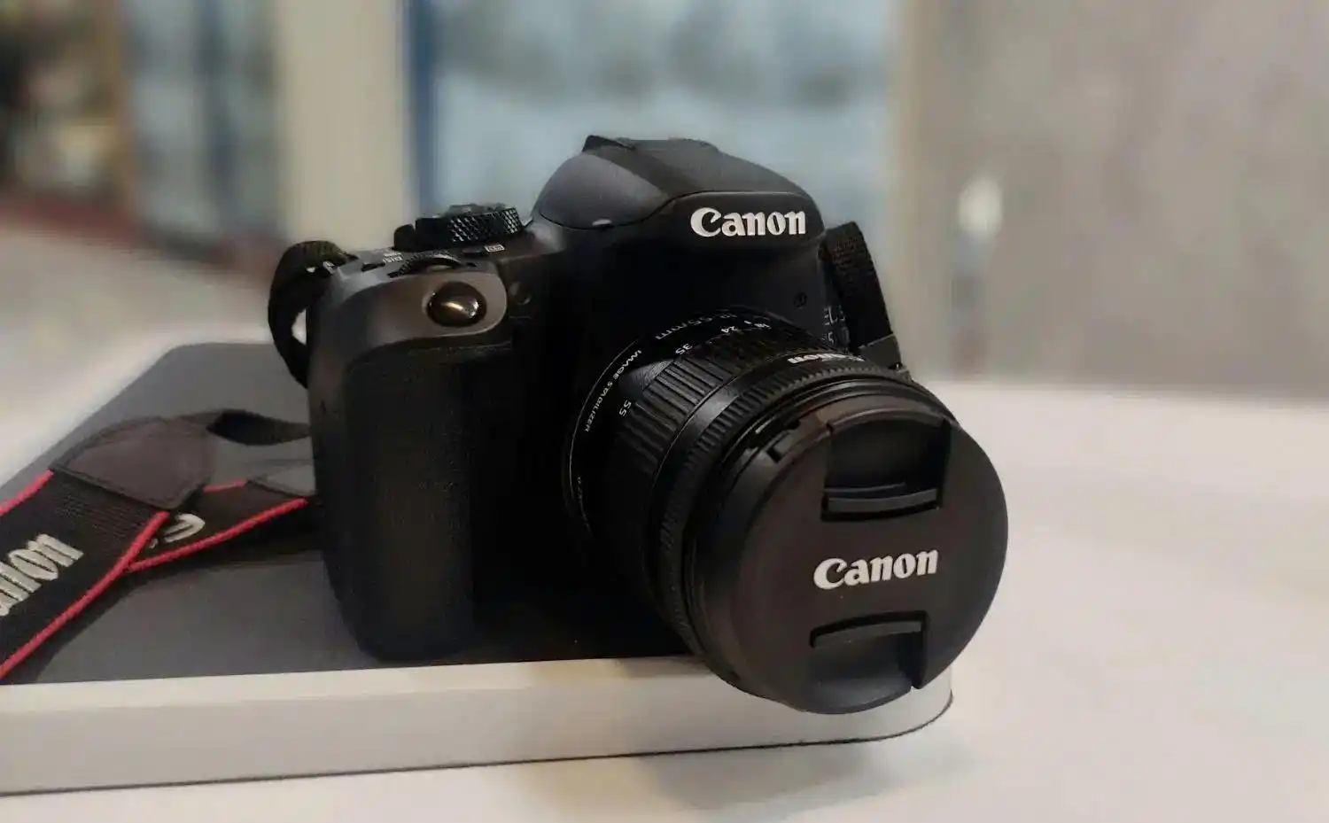 دوربین حرفه‌ای Canon EOS 850D دست دو
