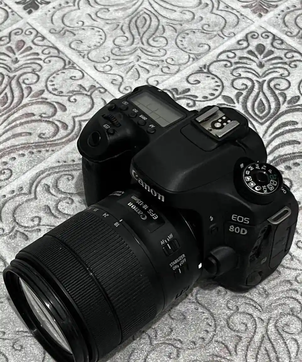 دوربین کنون 80D با لنز usm درحد نو دست دو