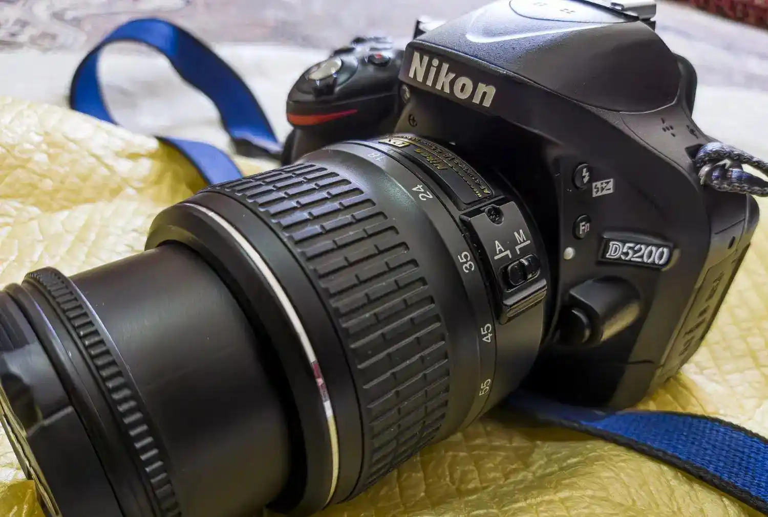 NIKON D5200  مثل آکبند دست دو