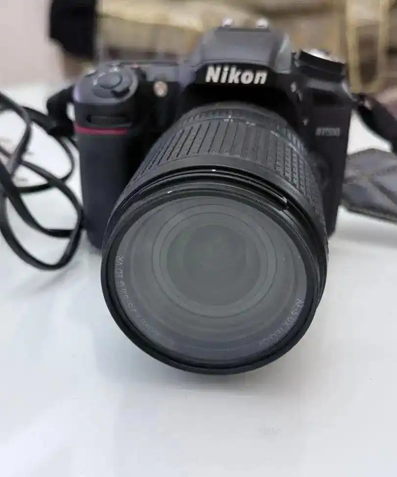 Nikon d7500 دست دو